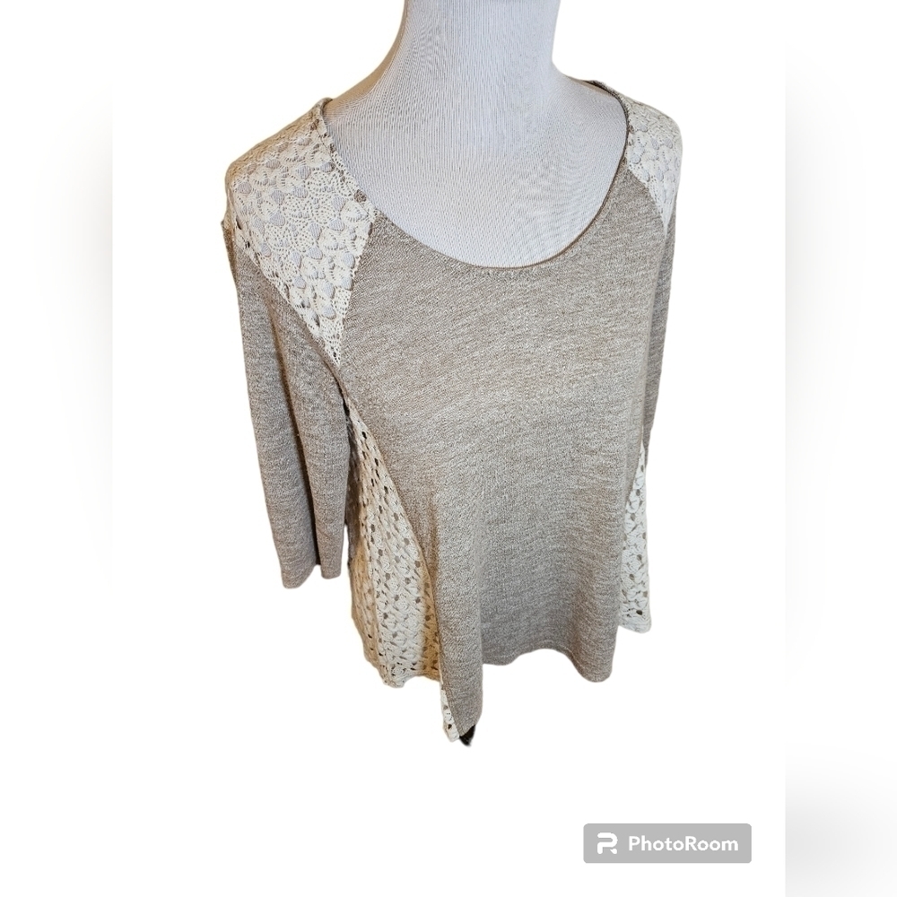 UMGEE pullover sweater with crochet accents size med.